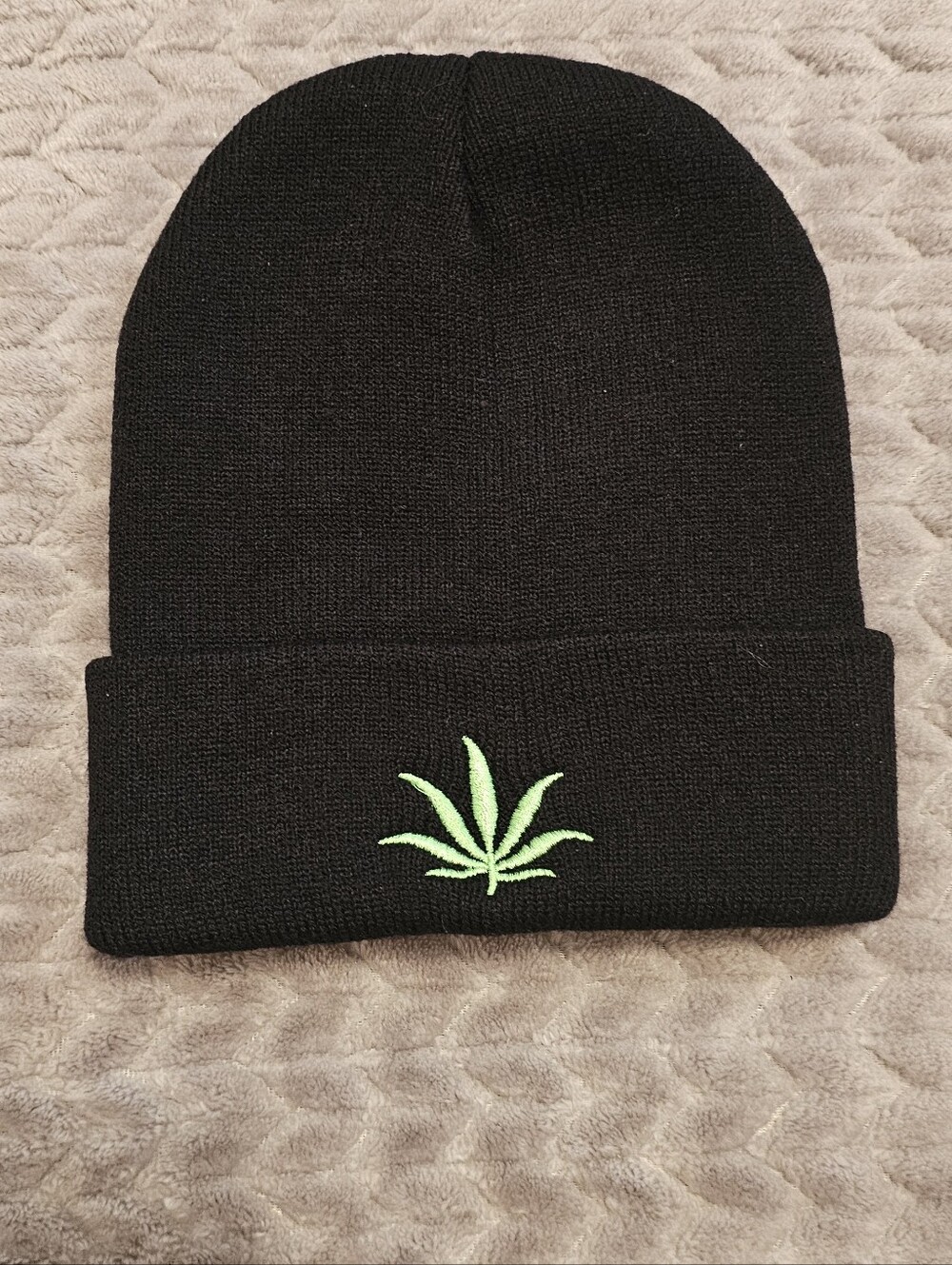 NWOT Black Leaf Beanie